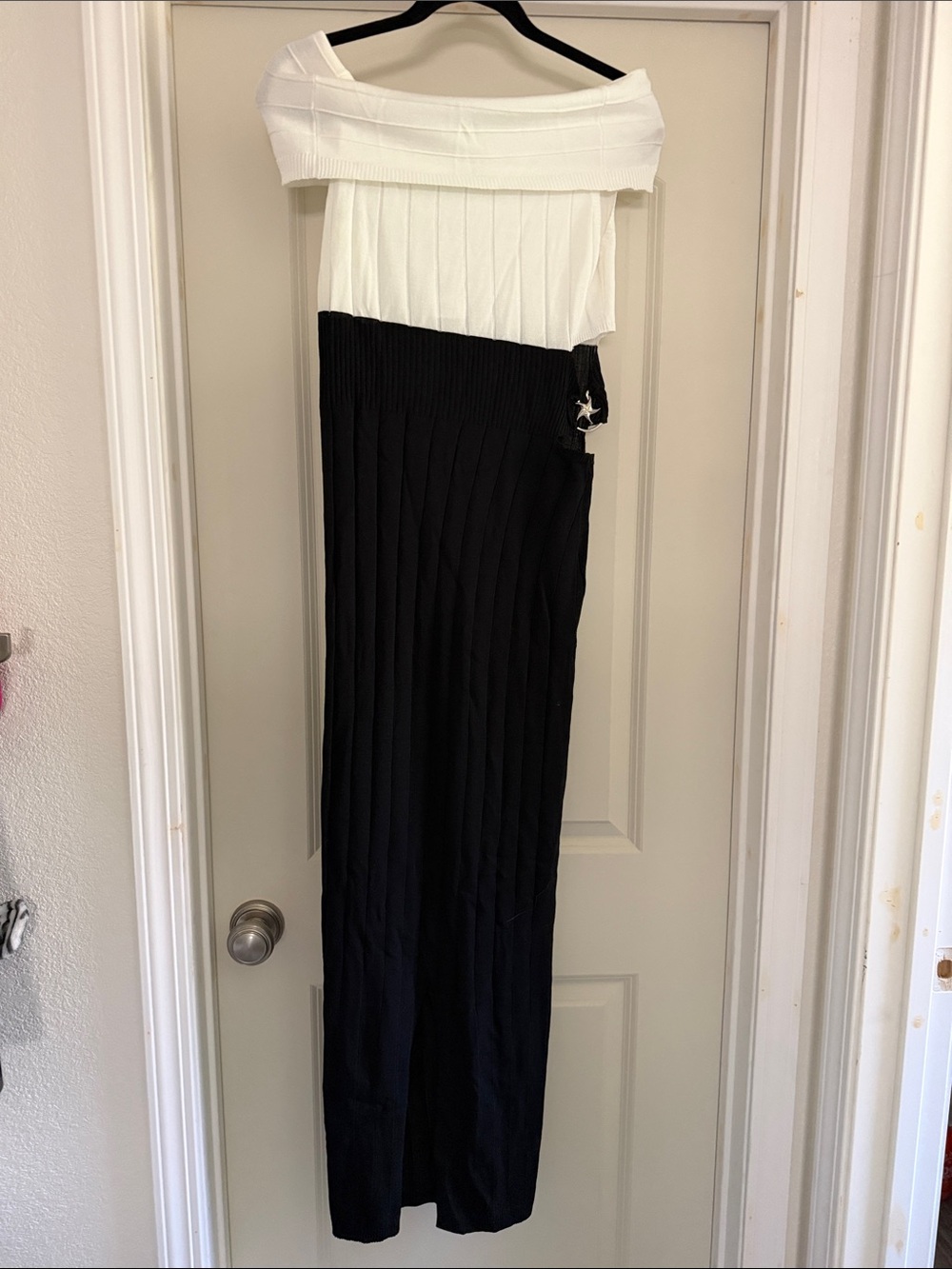 NWOT Two-Tone Off-Shoulder Side-Peep Maxi Dress in White and Black - size L